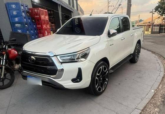 TOYOTA HILUX 2.8 D-4D TURBO DIESEL CD SRX 4X4 AUTOMÁTICO